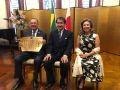 Maurílio Biagi Filho e a esposa Vera de Amorim Biagi ao lado do chanceler japonês divulgação