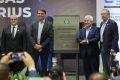 Descerramento da placa alusiva à abertura da primeira linha de luz do Sirius. (esq para a dir = Prof.Dr. Antonio José Roque da Silva, presidente Bolsonaro, ministro Marcos Pontes e Maurílio Biagi Filho Marcos Corrêa/PR Agência Brasil